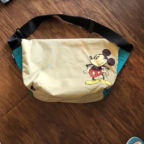 Disney Rickshaw Mickey Mouse Messenger Bag‎ - Picture 2 of 14